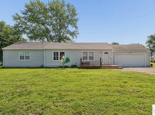 909 Daisy St, Sweet Springs, MO 65351