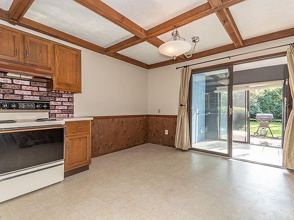 3rd image of 10 Rand Creek Ct