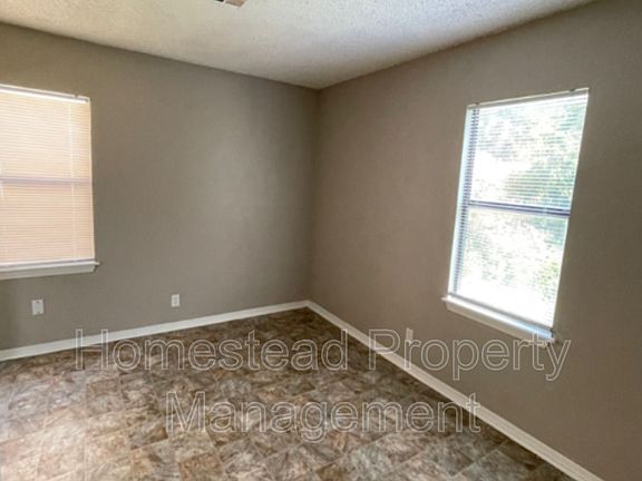 5th image of 3800 Mallard Dr