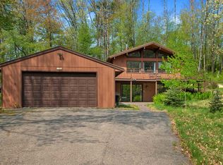 155 Lake Shore Dr, Iola, WI 54945