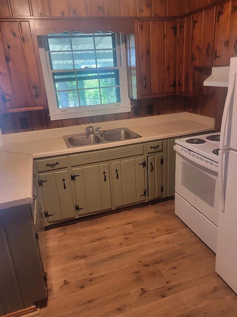 3 bed, 1.0 bath, 1428 sqft, $1,799 — Photo 2