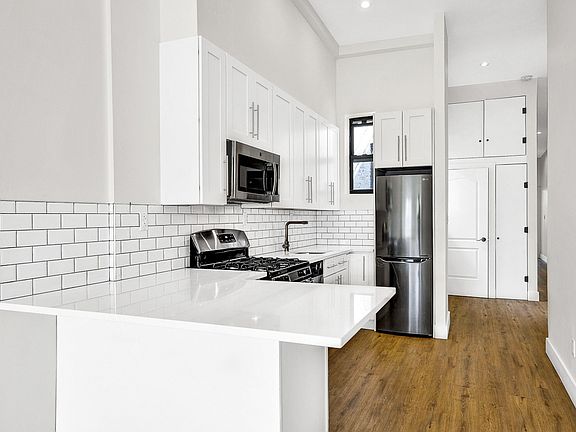 3rd image of 193 Jefferson Ave #2A