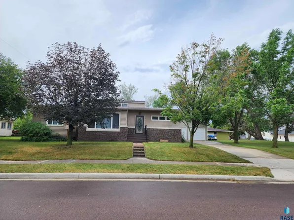 311 E Vermont Ave, Salem, SD 57058