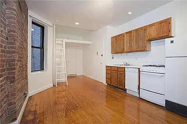 Rented by Space Marketing Shop