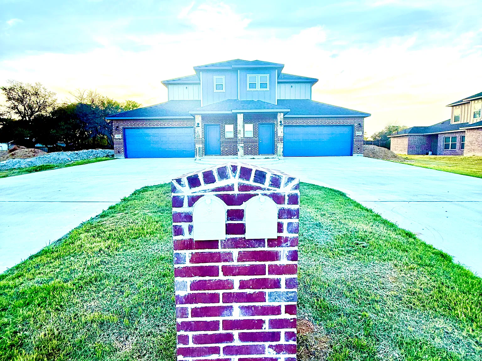 3 bed, 2.5 bath, 2240 sqft, $2,500 — Photo 2