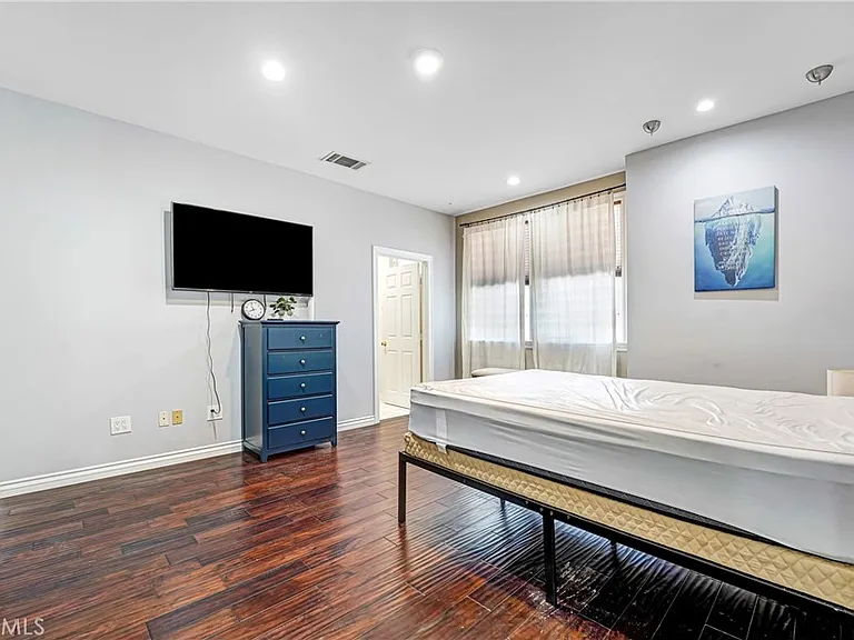 22450 Collins St — Photo 53