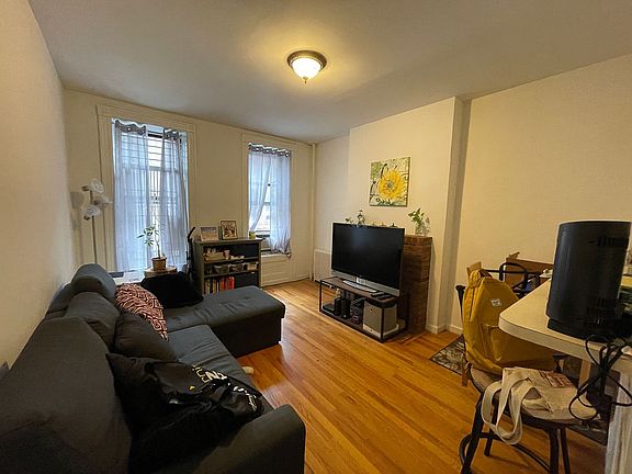 2nd image of 304 E 83rd St #2E