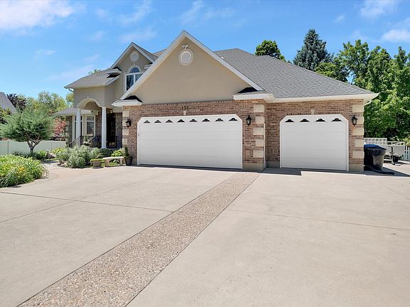 3rd image of 195 Fairway Dr