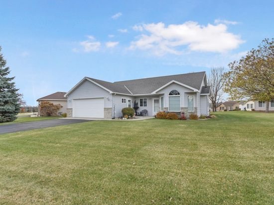 221 Daybreak Ln, Sauk Centre, MN 56378