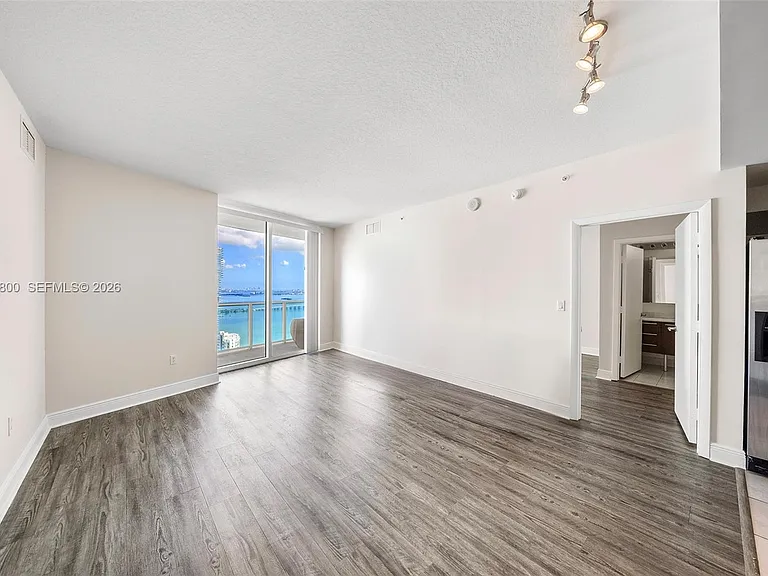 1900 N Bayshore Dr #4504 — Photo 2