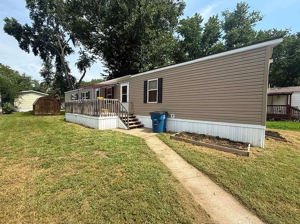 141 Delaware St, Edwardsville, KS 66113