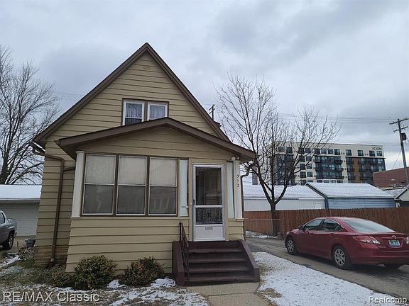 2nd image of 512 N Center St