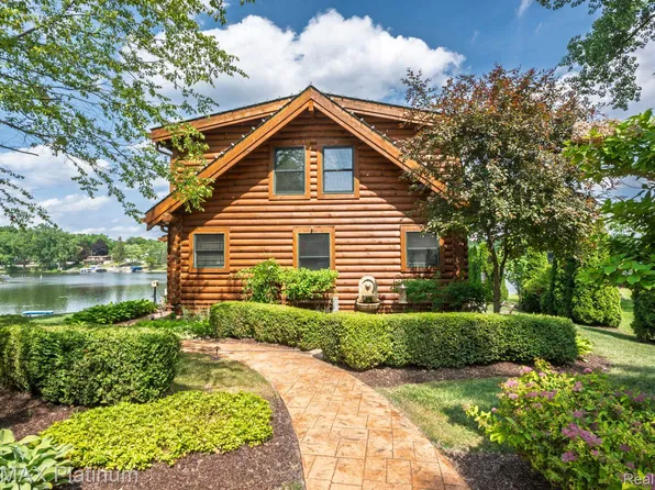 2757 S Hacker Rd, Brighton, MI 48114