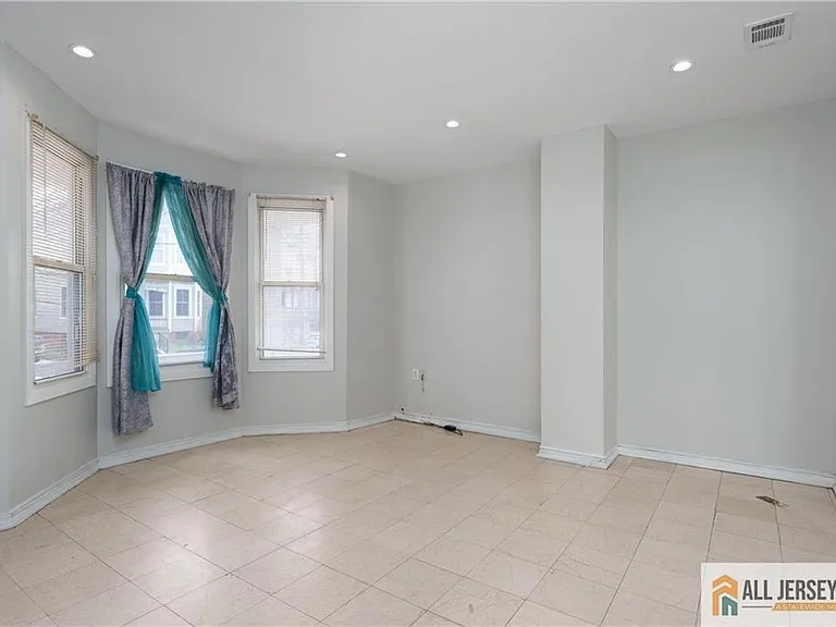264 Seaman St #2 — Photo 5