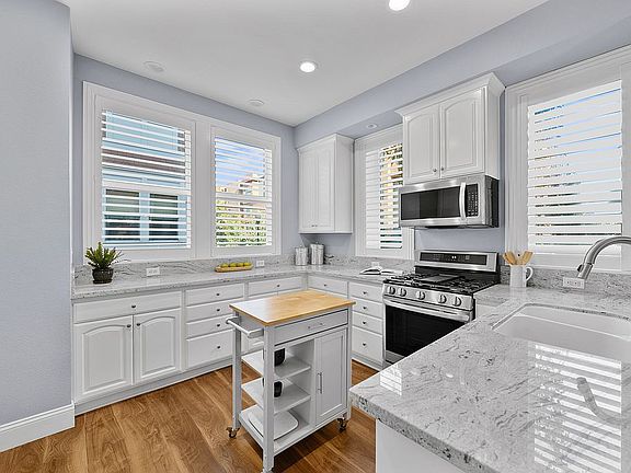 4th image of 313 Laurel Grove Ln