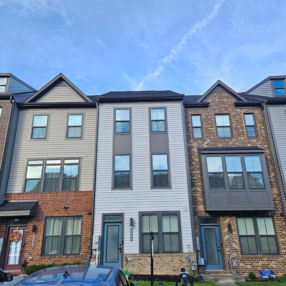 3 bed, 3.5 bath, 1920 sqft, $3,000 — Photo 1