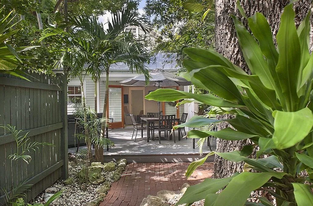 1012 Fleming St — Photo 2