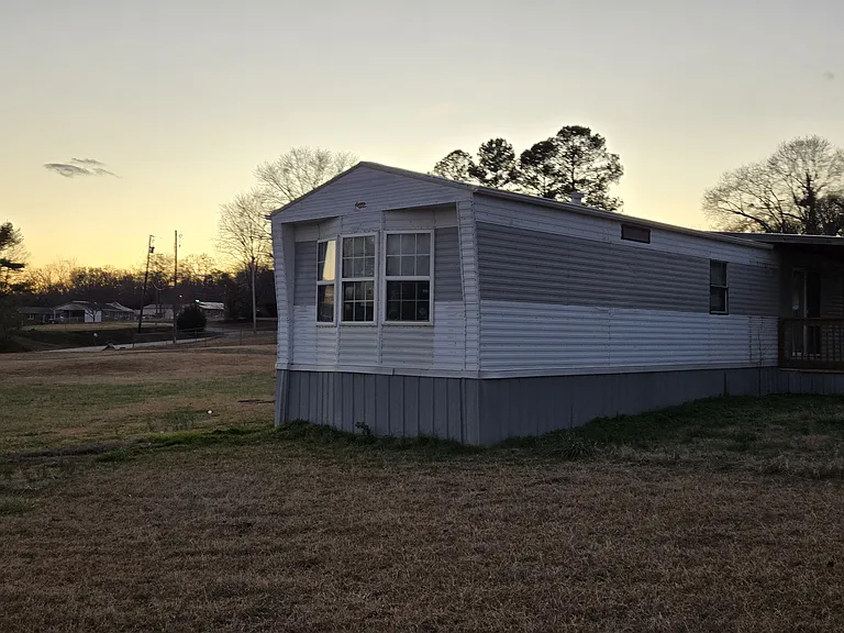 207 Tripp St — Photo 11