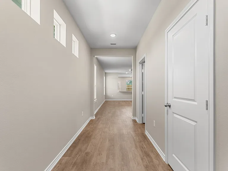 309 Maplewood Cir — Photo 2