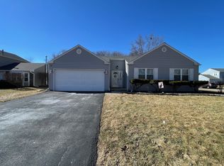 910 Fieldside Ln, Aurora, IL 60504