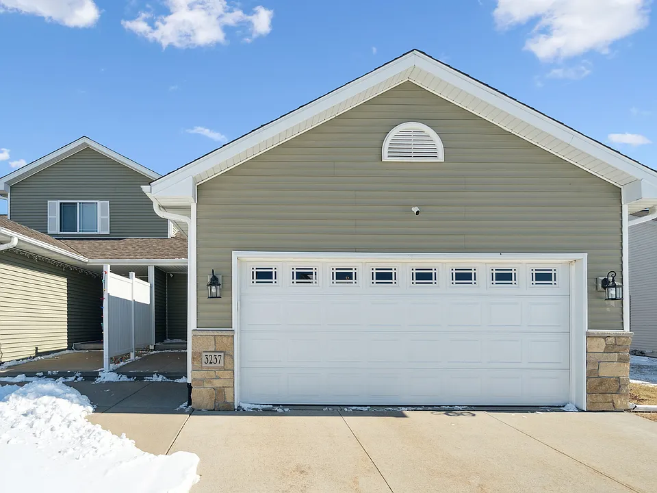 3237 English Cove Ln