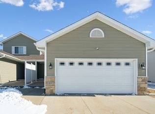 3237 English Cove Ln, Marion, IA 52302