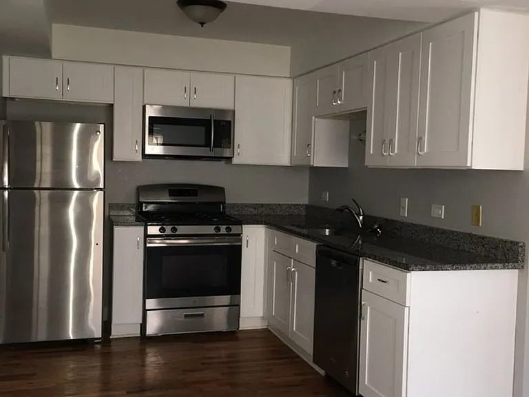 10909 S Keating Ave — Photo 2