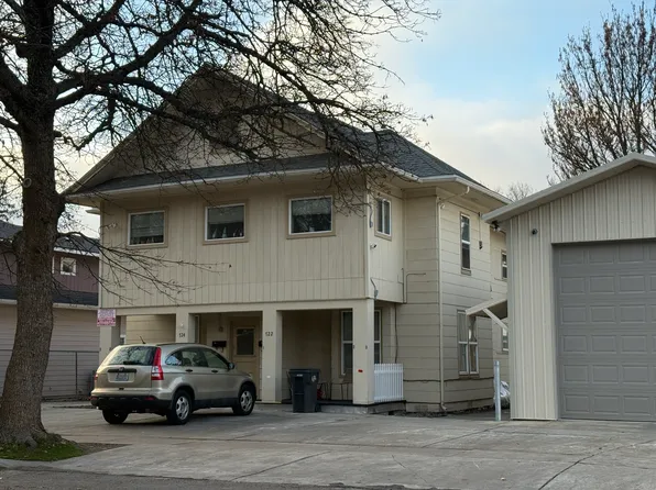 722 7th St, Cheney, WA 99004