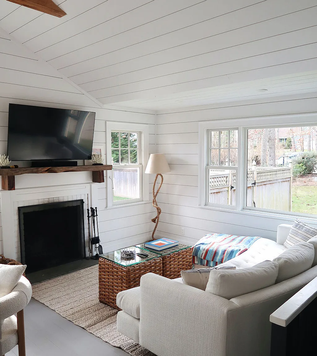 Waterfront Sag Harbor 4 Beds / 2 Bath + Pool — Photo 2