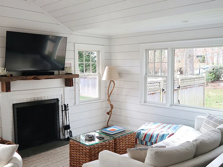 Laurel Ln — Photo 2