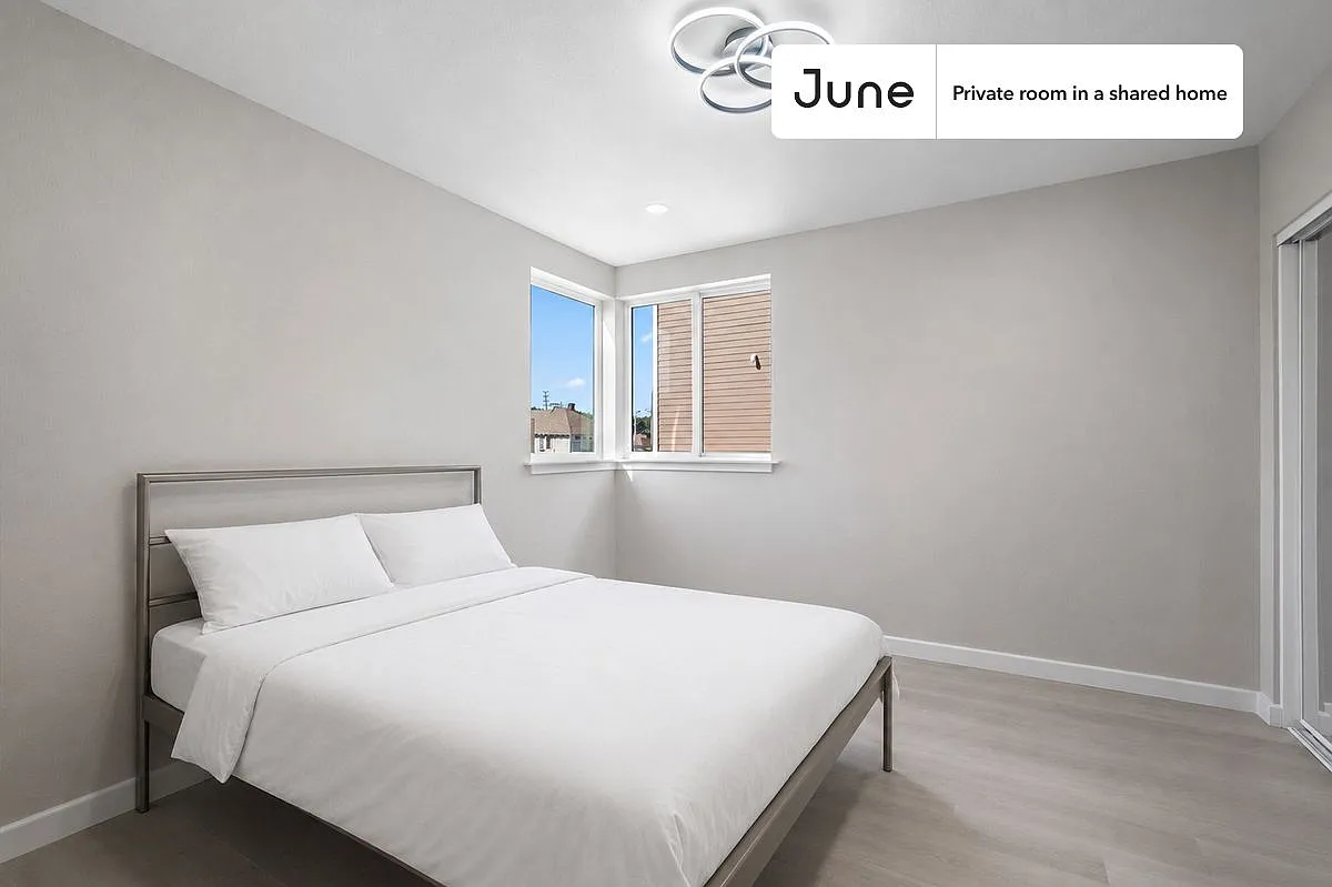Queen bedroom in 5 bed/5 bath home in Boyle Heights #1828 A — Photo 1