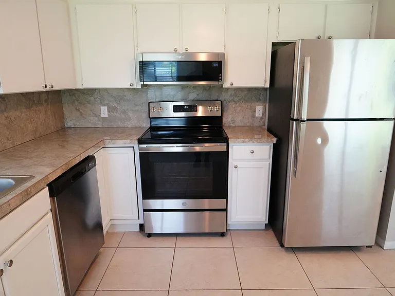 3210 S Bumby Ave — Photo 8