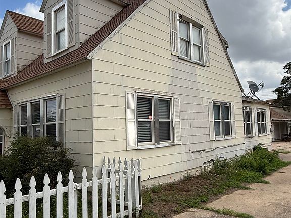 3rd image of 1008 N Prouty Ave
