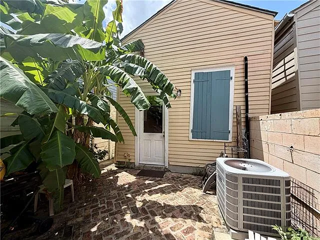 518 Dauphine St — Photo 10