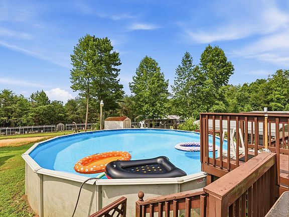 4th image of 220 Whitefish Way