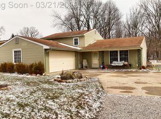 2202 Cook Ct, Troy, MI 48083