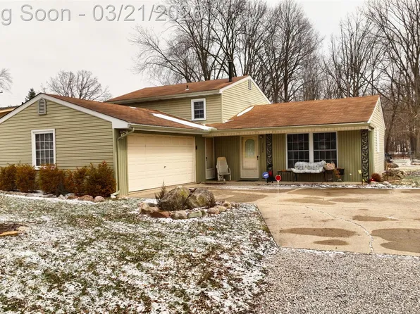 2202 Cook Ct, Troy, MI 48083