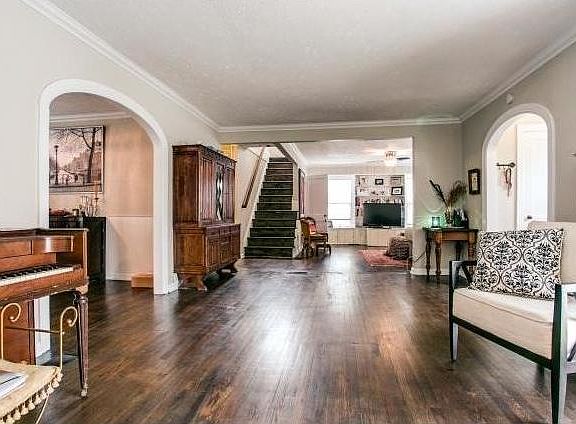 5th image of 5016 Calmont Ave