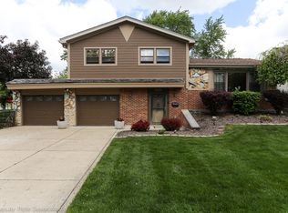 8942 W 91st Pl, Hickory Hills, IL