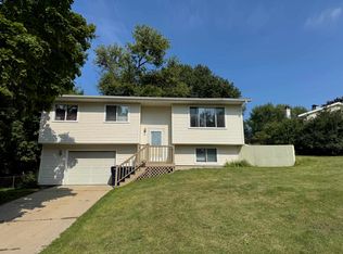 237 Valley Dr, Janesville, WI 53546