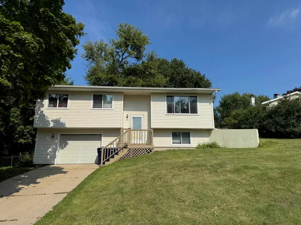 237 Valley Dr, Janesville, WI 53546