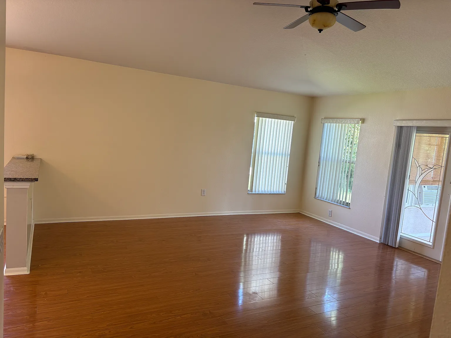 4 bed, 2.0 bath, 1956 sqft, $2,500 — Photo 3