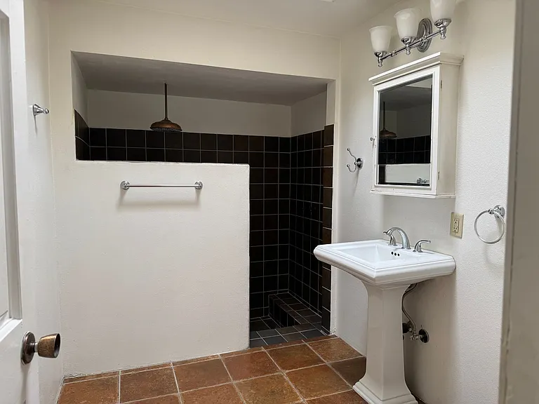 3004 E Adams St — Photo 15