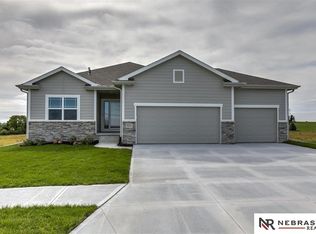 12202 S 113th St, Papillion, NE 68046