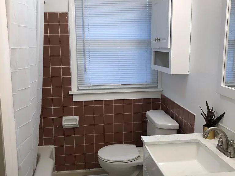 512 E Woodside St — Photo 7