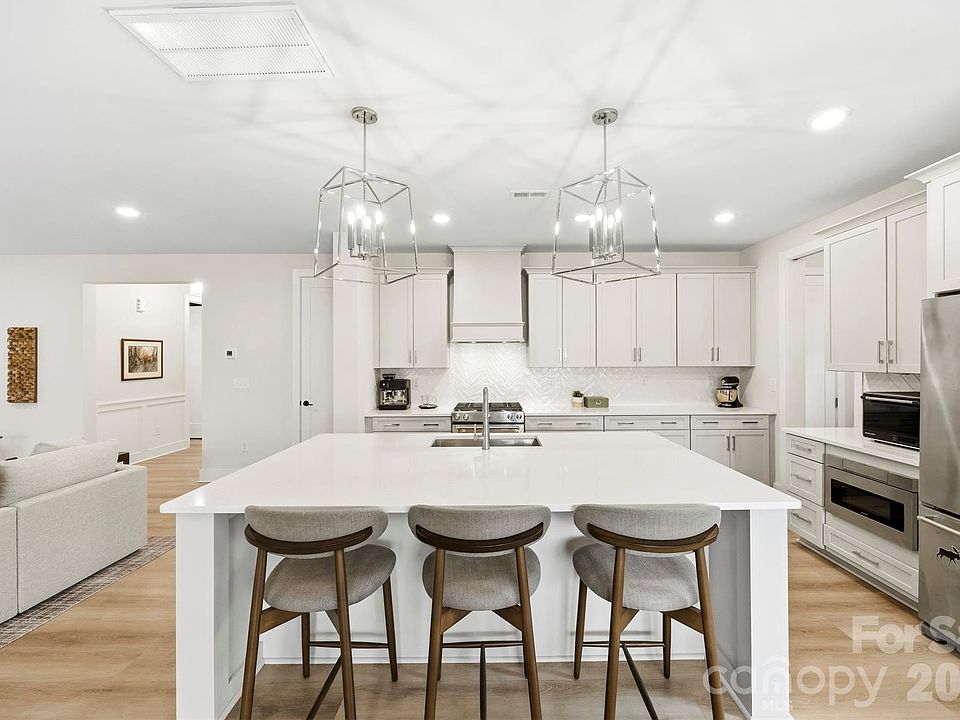 1st image of 2723 Ritz Ln