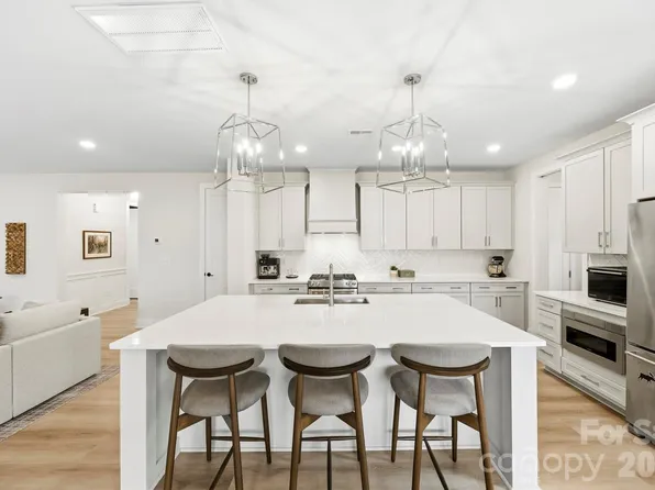 2723 Ritz Ln, Matthews, NC 28105