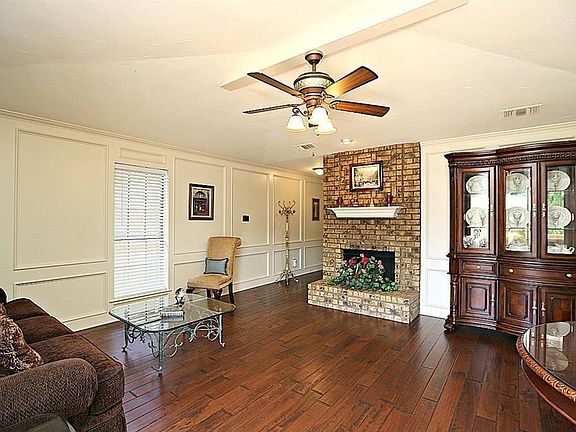 2nd image of 9901 Camelot Dr