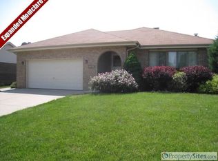 8232 Paddington Rd, Woodridge, IL 60517