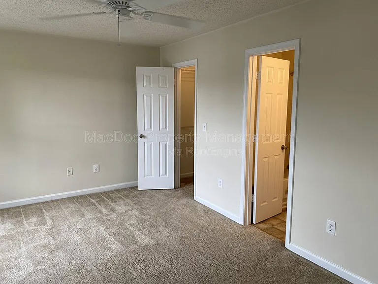 2909 Broyhill Ct — Photo 34